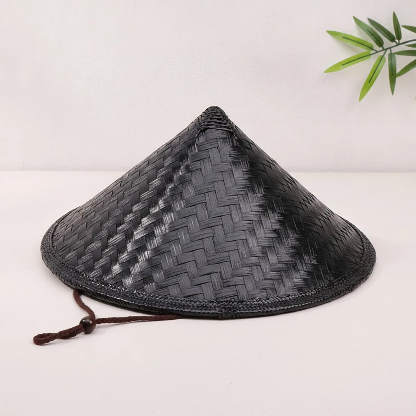 Chapeau Asiatique Conique en Paille & Bambou